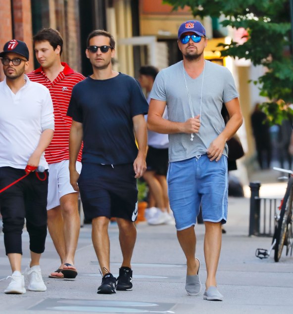 Leonardo DiCaprio i Tobey Maguire u šetnji