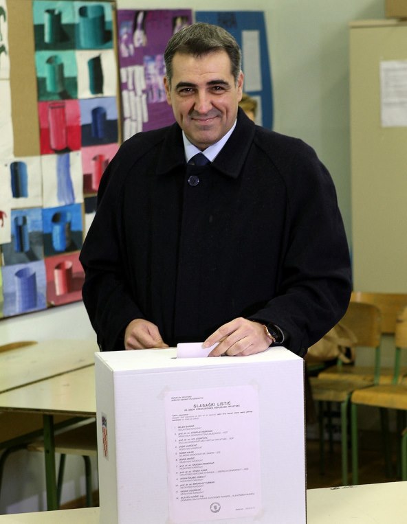 Nadan Vidosević na glasanju.jpg