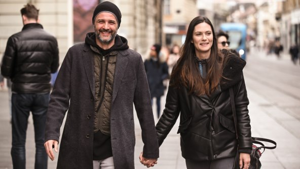 Vladimir Posavec Tušek s djevojkom Tijanom Čvorak u šetnji Zagrebom