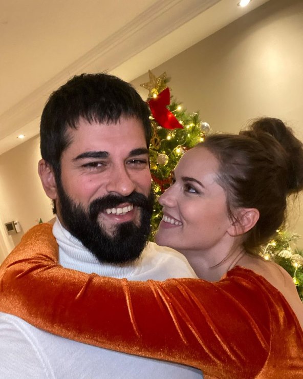 Burak Ozcivit i Fahriye Evcen su u braku od 2017. te imaju sina Karana.