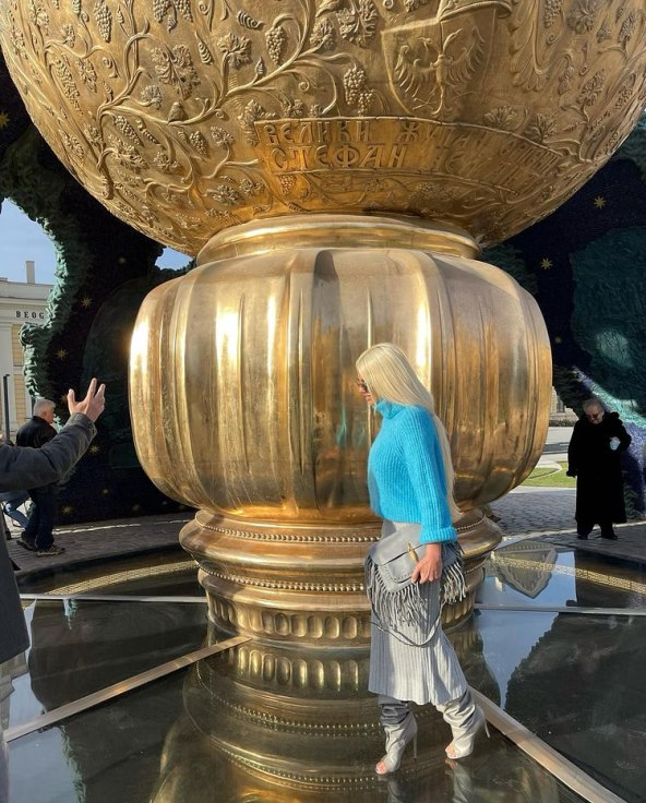 Jelena Karleuša otkrila da nosi Zara odjeću.jpg