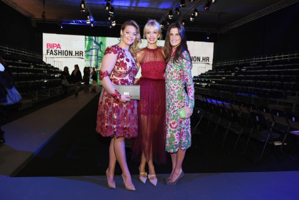 Hrvatice u tip top izdanju pohrlile na reviju Aleksandre Dojčinović