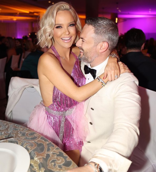 Maja Šuput je nastupala u Vodicama na dočeku 2022. godine, a s njom su bili suprug Nenad Tatarinov i sin Bloom.