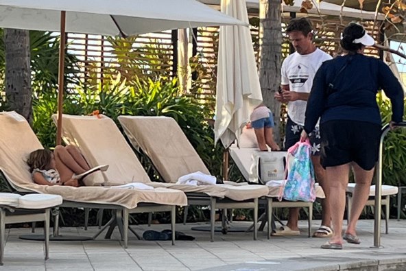 Armie Hammer na odmoru s djecom na Kajmanskim otocima