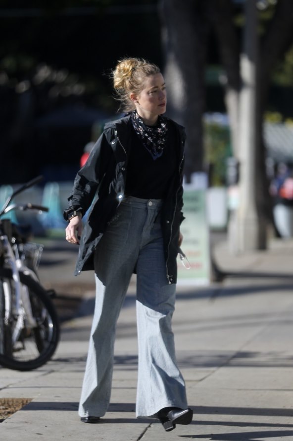 Amber Heard vozi Teslu koju joj je poklonio Elon Musk