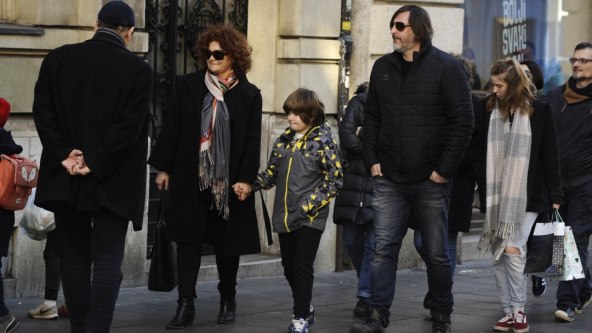 Vlado Šola, Nataša Šola i Max Šola u šetnji gradom