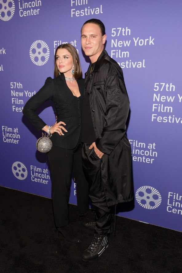 Julia Fox i Peter Artemiev