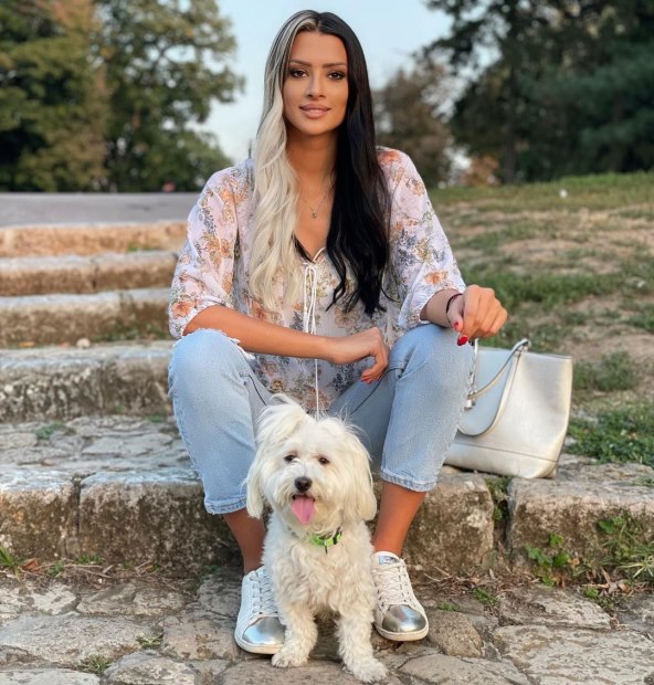 Viktor Živojinović ljubi Lenu Čolak