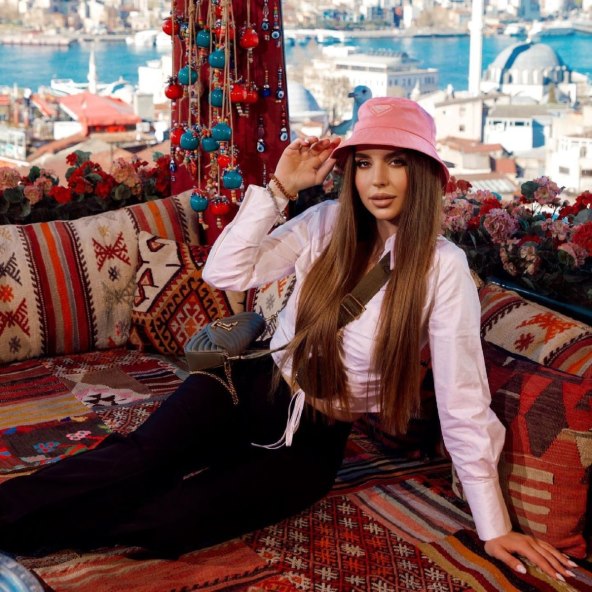 Lea Stanković ima sestru Saru koja također snima videa za Youtube