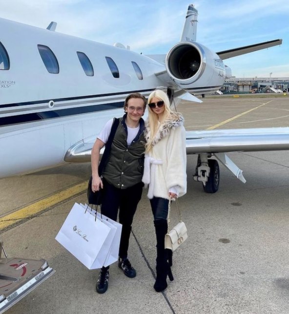 Kristina Mitrović je kći srpskog poduzetnika Željka Mitrovića