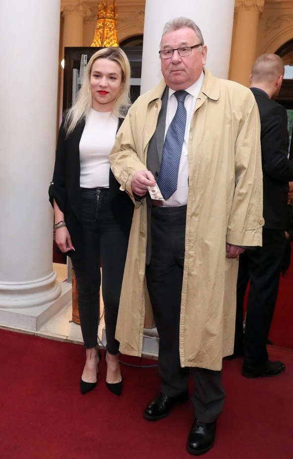 Vladimir Šeks s unukom Ivom često posjećuje kazališta