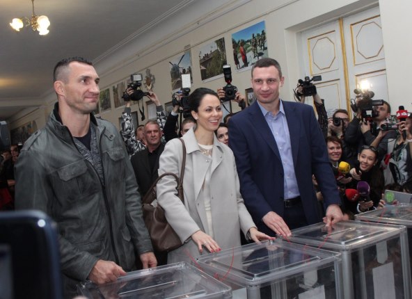 Vitalij Kličko je u braku s Natalijom Kličko od 1996. te imaju troje djece