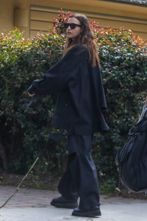 Irina Shayk s koferima izašla iz kuće Bradleya Coopera