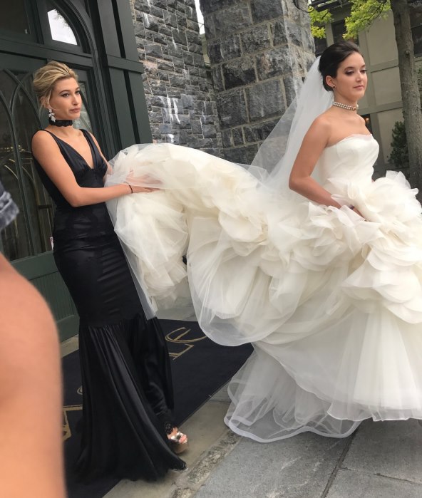 Hailey Bieber na vjenčanju sestre Alaiaje Baldwin