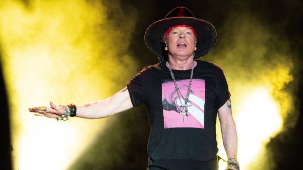 Axl Rose priznao je da ga je otac silovao