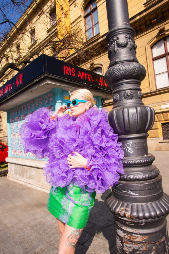 Ella Dvornik u Iris Apfel kolekciji