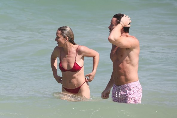 Melissa Cohen uživa na plaži u Brazilu