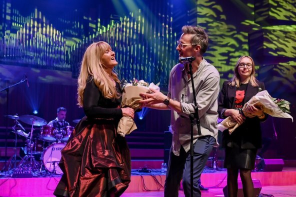 Sanja Doležal na koncertu Novih fosila u Lisinskom