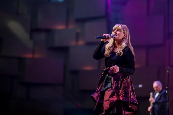 Sanja Doležal na koncertu Novih fosila u Lisinskom