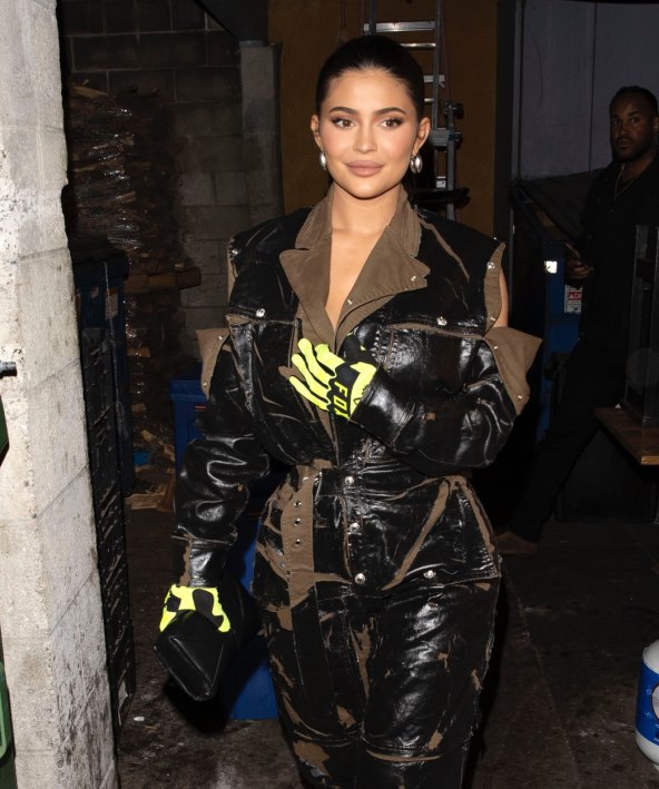 Kardashian-Jenner sestre na obiteljskoj zabavi