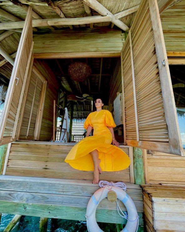 Nina Badrić u ljubičastoj haljini