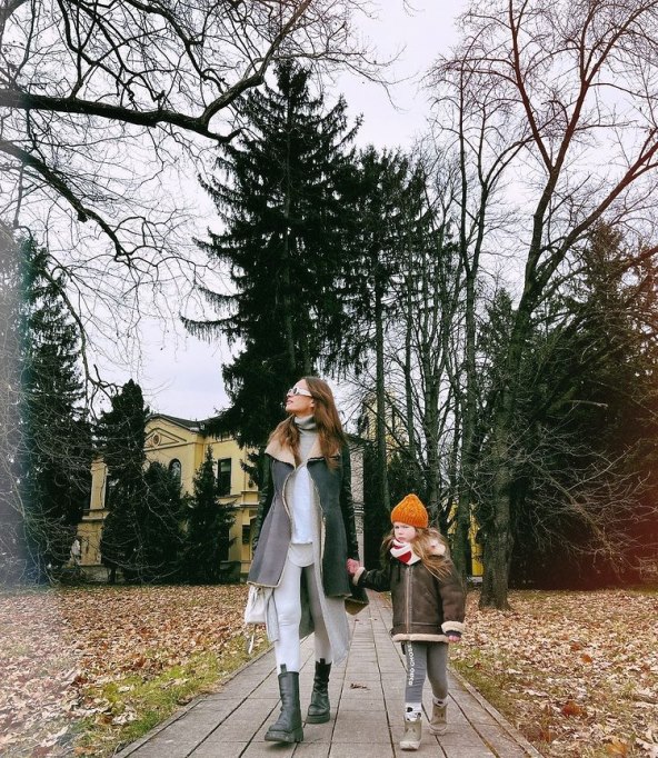 Ljupka Gojić Mikić sa suprugom je Mihaelom dobila tri kćeri.