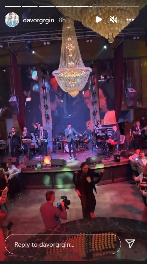 Severina pozirala pored fotografije Tita