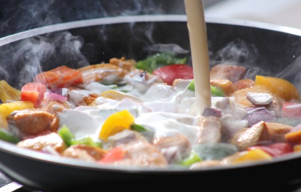 Piletina s vrhnjem i paprikom - slika uz recept.jpg