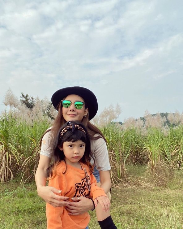 Tangmo je posvojila kćer