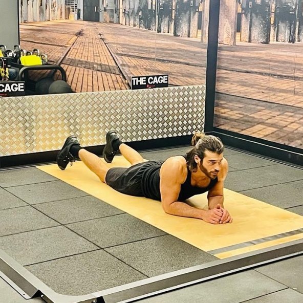 Can Yaman popularni je turski glumac