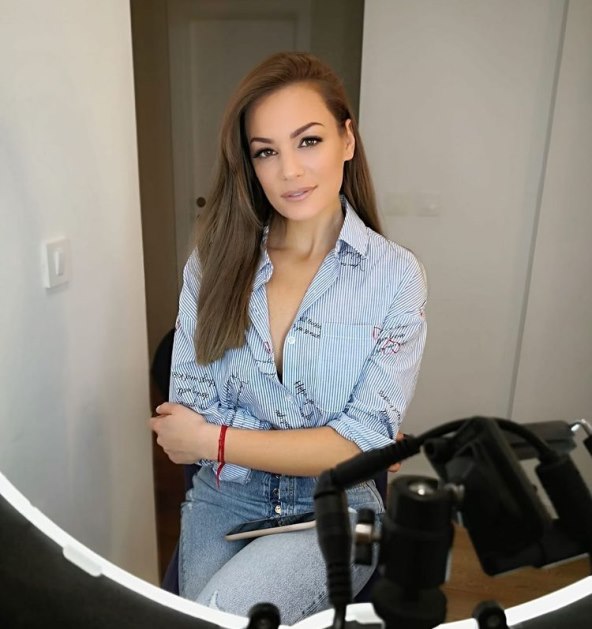 Petra Kraljev popularna je kazališna i televizijska glumica