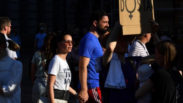 Ivan Šarić i Korana Gvozdić na prosvjedu u znak podrške Mireli Čavajdi