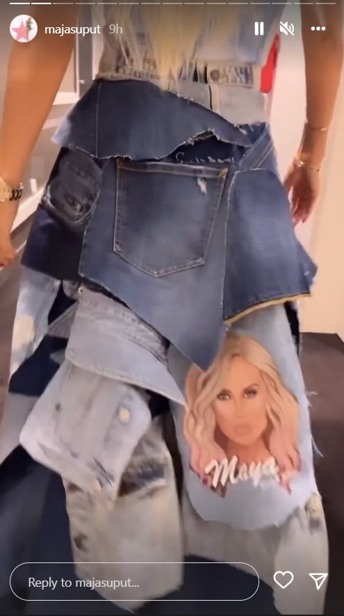 Maja Šuput u lepršavoj suknji na kojoj se u jednom dijelu nalazi i njezina slika