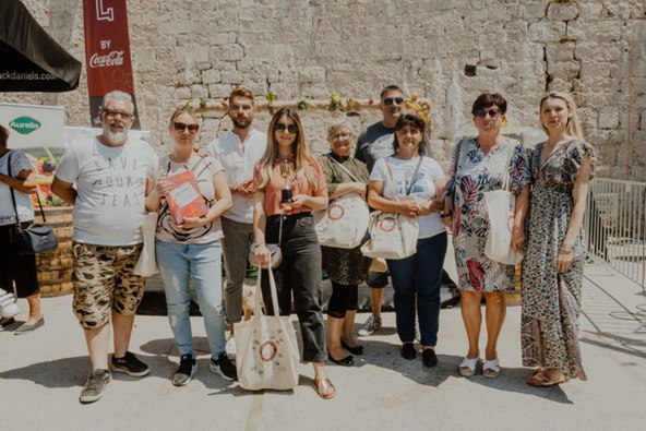 Žiri i finalistice.jpg