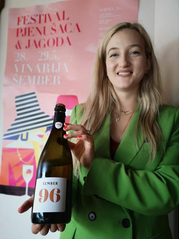 LUCIJA ŠEMBER_PJENUŠAC BABA DRAGA.jpg