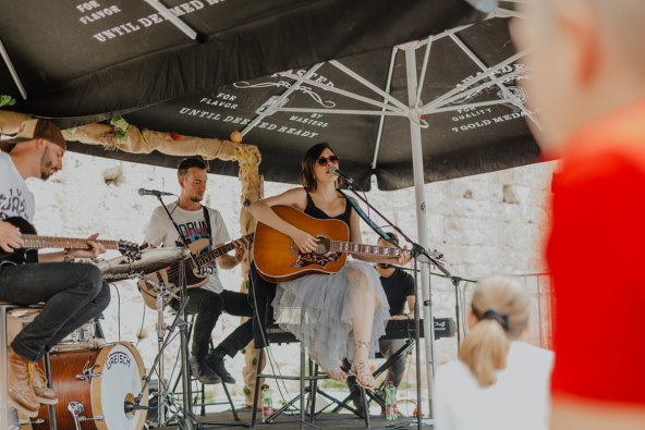 Mia Dimšić nastupila je u sklopu programa _Jer svirati se mora_.jpg