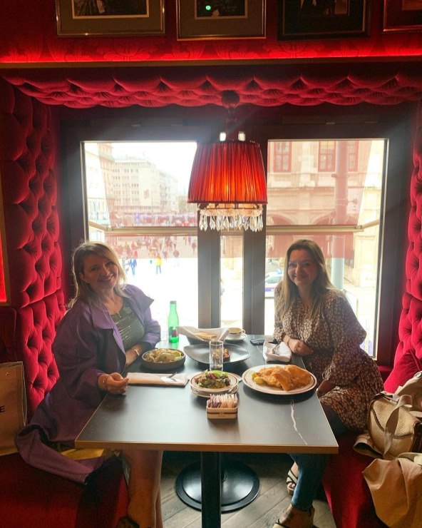 Snježana Mehun sa sestrom Anamarijom