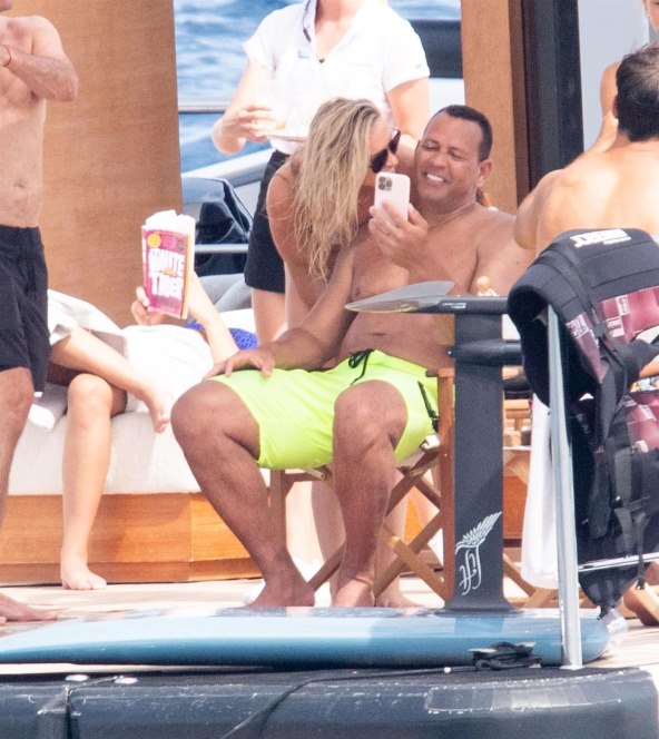 Alex Rodriguez i Kathryne Padgett su uhvaćeni kako se ljube na jahti