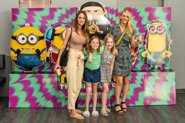 Nika Antolos i Neda Parmać sa kćerkama