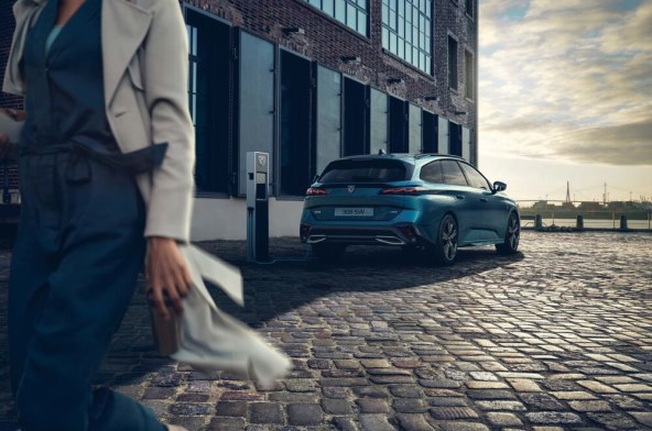 PEUGEOT_308SWPHEV_2021_012_FR (0.jpg