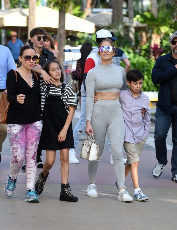 Blizanci Jennifer Lopez napunili 15 godina