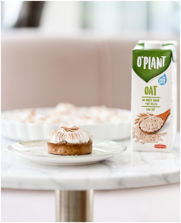kolač s O'Plant biljnim napitkom iz slastičarnice Magnolija