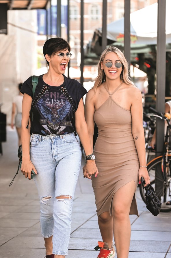 Leticija Kovač prošetala špicom s mamom Anicom