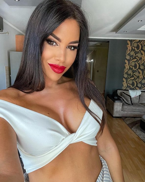 Kaya Ostojić popularna je srpska pjevačica