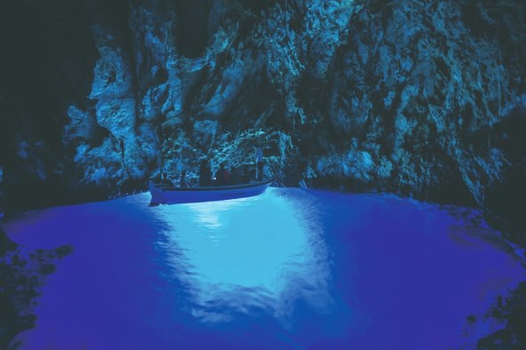 Modra špilja nalazi se u blizini Dubrovnika