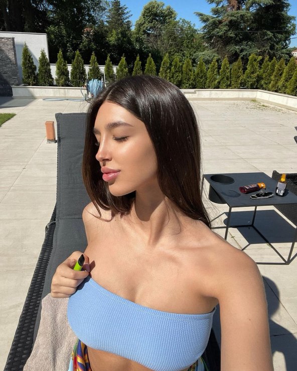 Kći Harisa Džinovića u vezi s Voyageom