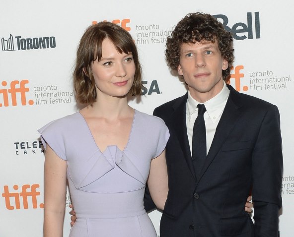 Jesse Eisenberg i Mia Wasikowska