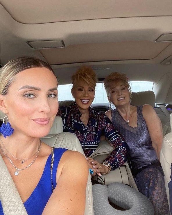 Lepa Brena i Fara Stojanović.jpg