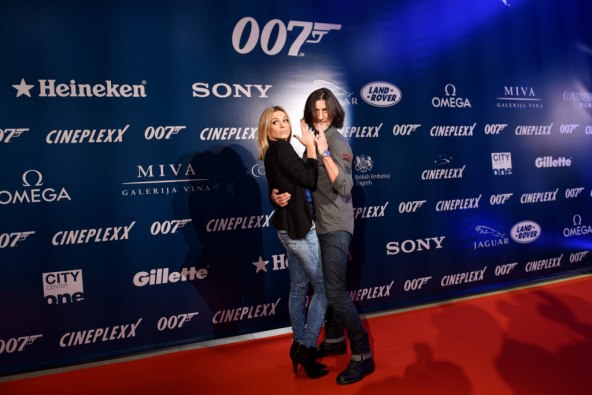 Glamurozan izlazak domaćih zvijezda na premijeru novog filma o Jamesu Bondu