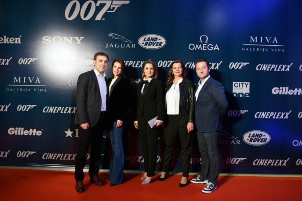 Glamurozan izlazak domaćih zvijezda na premijeru novog filma o Jamesu Bondu